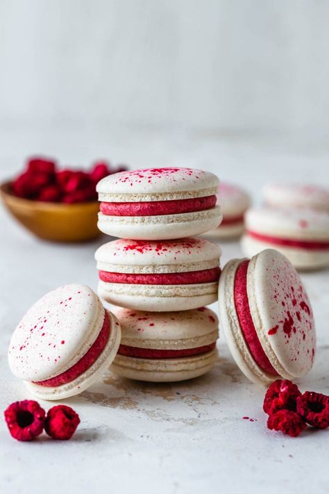 Pies And Tacos, Raspberry Macarons, Vegan Macarons, Macaron Recipes, Vegan Gluten Free Cookies, Vegan Buttercream, Macaron Filling, Raspberry Buttercream, Vegan Cookie