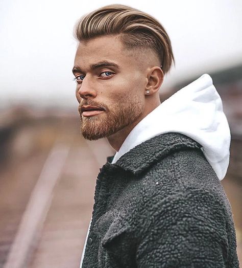 Long Undercut Men, Mens Long Hair Undercut, Long Undercut, Best Undercut Hairstyles, Mode Poses, Undercut Hairstyle, Undercut Fade, Beyonce Hair, Undercut Long Hair