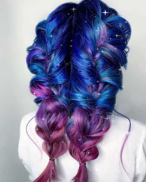 Galaxy Hair Dye Ideas, Galaxy Dyed Hair, Space Hair Color, Galaxy Hair Color Short, Different Hair Dye Styles, Creative Hair Color Short, Fantasy Hair Color Ideas, Fantasy Color Hair, Galaxy Hairstyles