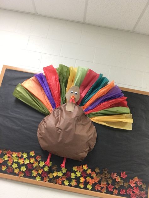 Fall Mural Preschool, Thanksgiving Hallway Decorations School, Thankful Door Decorations Classroom, November Bulletin Boards For Elementary, Fall School Doors, Daycare Door Ideas, Thanksgiving Toddler Activities, School Hallway Decorations, Thanksgiving Door Decorations