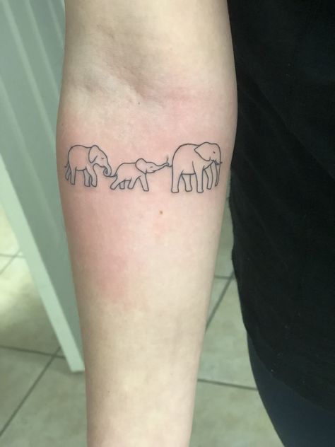 Mama Elephant Tattoo Mother Daughters, Three Elephant Tattoo, 3 Elephant Tattoo, Family Tattoos Ideas, Little Elephant Tattoos, Africa Tattoo, Tattoos Family, Elephant Family Tattoo, Tiny Elephant Tattoo