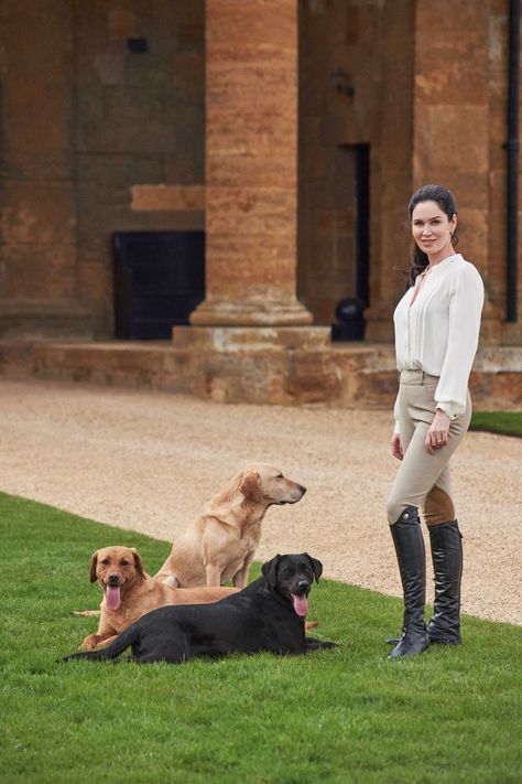 Princess Diana Grave, Karen Spencer, Riding Stables, Spencer Family, Lady Mary, Stately Home, Equestrian Outfits, Art Culture, Two Daughters