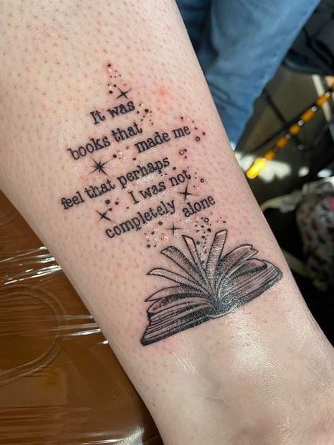 Literary Tattoo Ideas, Minimalist Flower Tattoos, Flower Tattoos Minimalist, Book Lover Tattoo Ideas, Small Book Tattoo, Lover Tattoo Ideas, Bookworm Tattoo, Landscape Tattoos, Writer Tattoo