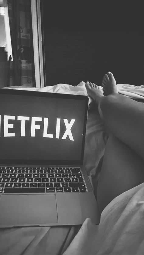 #netflix #netflixlogo #series Future Goals, Photo Couple, Jolie Photo, Cute Couple Pictures, Cute Couples Goals, Couple Posing, Couple Pictures, Relationship Goals, Love Life