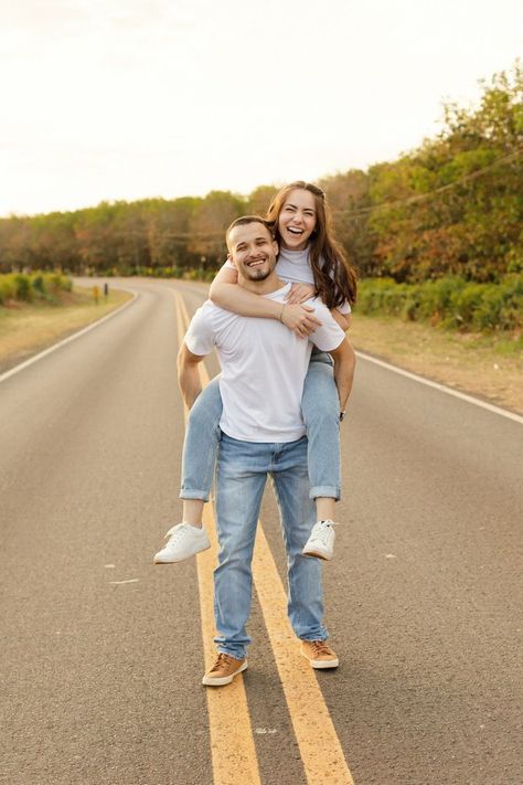 Pre Wedding Photoshoot Casual Outfit, Casual Photoshoot Poses Couple, Aesthetic Prenup Photos, Simple Couple Photoshoot Outfits, Casual Prewedding Photoshoot, Prewedding Outfit Ideas Casual Indian, Casual Poses For Couples, Prewedding Photography Pose, Casual Prewedding Outfit