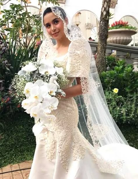 Filipino Wedding Traditions, Filipiniana Wedding Dress, Yassi Pressman, Filipiniana Wedding Theme, Modern Filipiniana Dress, Filipiniana Wedding, Philippine Wedding, Filipino Wedding, Courthouse Wedding Dress