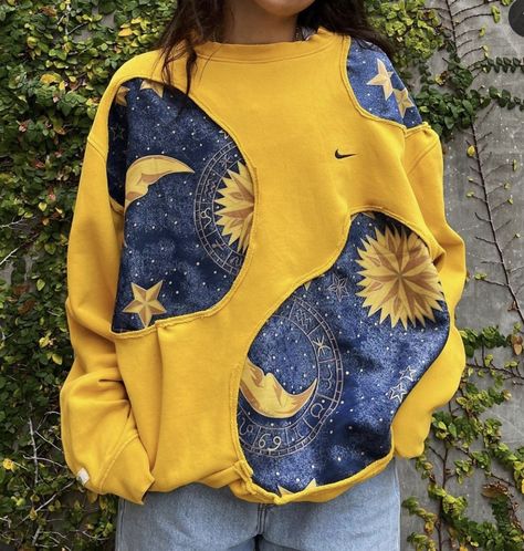 Pop Culture Fashion Style, Abstract Style Fashion, Half And Half Sweatshirt, Sewing Hoodies Ideas, Unique Hoodie Design Ideas, Aesthetic Sweatshirt Design, Quilted Sweatshirt Diy, Up Cycling Clothes Diy, Hand Made Clothing