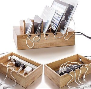 Desk Woodworking, Mobile Charging Station, Koti Diy, Charger Organizer, Table Woodworking, Basic Woodworking, Green Woodworking, Cable Storage, Furniture Table