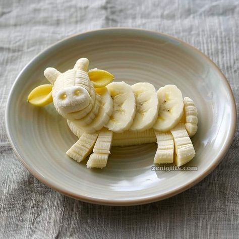 Funny Food, Decorações Com Comidas, Amazing Food Decoration, Creative Snacks, Food Art For Kids, Amazing Food Art, Food Sculpture, Easy Food Art, Food Carving