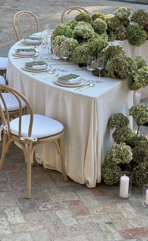 Hydrangeas Wedding, Green Table, Garden Party Wedding, Wedding Tablescapes, Sweetheart Table, Wedding Mood, Reception Table, Dreamy Wedding, Wedding Deco