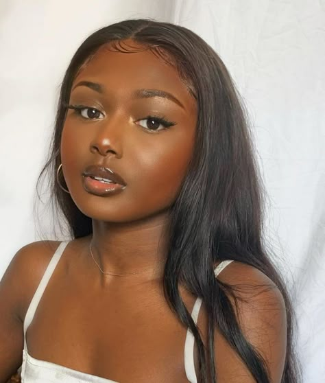 Dark Skin Beauty, Makeup Eyes, Dark Skin Makeup, Glowy Makeup, Eyes Makeup, Long Straight Hair, Frontal Wig, Brown Girl, Grunge Hair