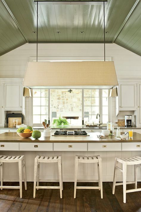 benjamin-moore-galapagos-green-ceiling-paint-high-gloss-architect-bill-ingram-Laurey W. Glenn-photo Green Lake House, Homey Apartment, Lakehouse Lighting, Kitchen Ceilings, Bill Ingram, Federal House, Ceiling Painted, Chalkboard Kitchen, Green Kitchen Walls