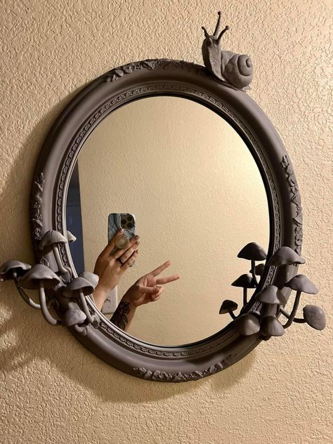 Ceramic Frame Ideas, Paper Mache Mirror Frame, Clay Picture Frames Diy, Clay On Mirror, Foam Clay Mirror, Air Dry Clay Mirror Frame, Clay Frame Diy, Clay Frame Ideas, Oven Baked Clay Ideas