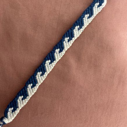 Mini Wave Bracelet Pattern Tutorial, Waves Bracelet Pattern, Waves Friendship Bracelet Pattern, Rope Bracelet Patterns, 3 Colour Bracelet Pattern, Casual Friendship Bracelets, Vertical Wave Bracelet Pattern, Friendship Bracelets For Boyfriend, Fish Bracelet Pattern