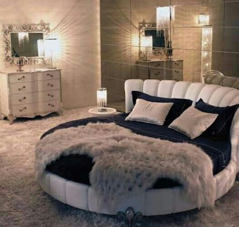 Luxury Bed Frames, Circle Bed, Round Bed, Pillow Ideas, Round Beds, Bedroom Bed Design, Bed Sets, Chic Bedroom, Awesome Bedrooms