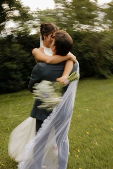 Self Wedding Photo, Fun Couple Wedding Photos, Wedding Day Pics Ideas, Fun Wedding Photos Bride And Groom, Overcast Wedding Photos, Motion Blur Wedding Photos, Wedding Shots Photography Photo Ideas, Wedding Inspired Pictures, Bride Photo Ideas Wedding Day