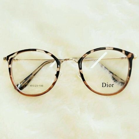 Degree Frame, Dior Frames, Glasses Frames Trendy, Glasses Inspiration, Dior Model, Glasses Trends, Womens Glasses Frames, Tortoise Shell Glasses, Metal Frame Glasses