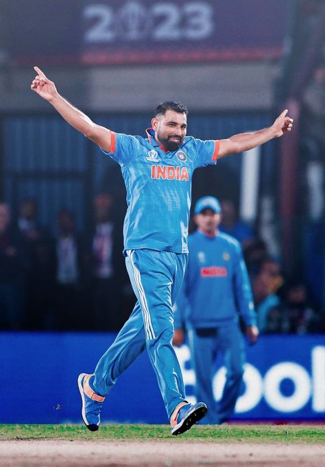 Men In Blue Indian Cricket Team, Md Shami Cricket, Cricket Posters, Mohammed Shami, Australia Cricket Team, Indian Cricketers, Friend Dates, Fun Team Building Activities, Ab De Villiers Photo