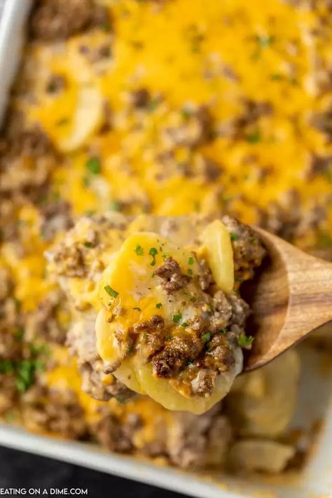 Enjoy this Gluten free beef and potato casserole recipe that is so easy to make. Your entire family will love this Gluten Free Hamburger Casserole recipe. Ground Beef Potato Casserole, Beef Potato Casserole, Scalloped Potato Casserole, Gluten Free Hamburger, Gluten Free Casserole, Hamburger Potato Casserole, Hamburger And Potatoes, Au Gratin Potatoes, Hamburger Casseroles Recipes