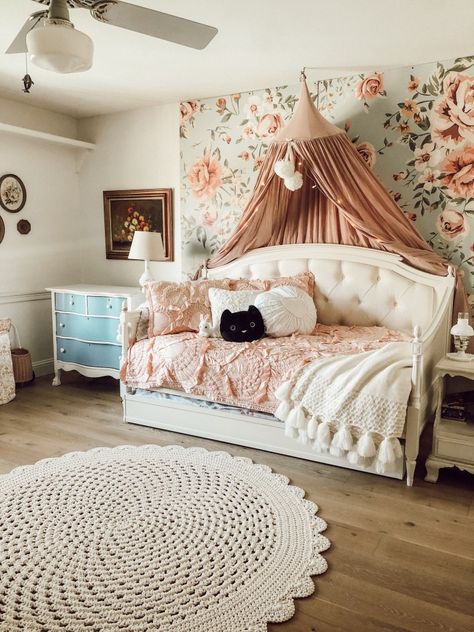 10 Inspiring Shared Room Layouts for Girls & the Perfect Bedding for ALL of Them - Shades of Blue Interiors Girls Daybed Room, Girls Daybed, Daybed Room, Big Girl Bedrooms, Room Layouts, Toddler Girl Room, Dance Parties, Perfect Bedding, Shared Room