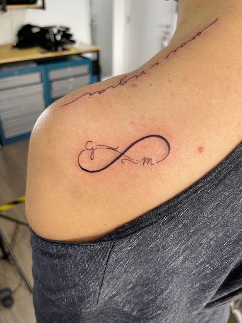 Jess Tattoo Name, Couples Infinity Tattoos, M&m Tattoo, Creative Name Tattoos, Infinity Tattoo With Initials, Kids Initial Tattoos, Names Tattoo, Cute Finger Tattoos, Bookish Tattoos