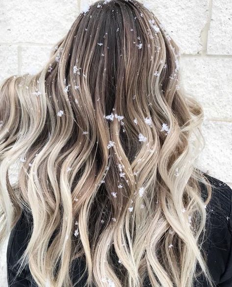 Wavy balayage for winter 🎄 Styled by @haar.en.zo.by.bo #hairinspo #hairstylist #hairdresser #hairgoals #hairideas #blondehair #christmashair #beautifulhair #hairartist #hairinspo #sharingiscaring #apassionforhair Balayage For Winter, Wavy Balayage, Snow Hair, Story Post, Schwarzkopf Professional, Winter Hair, Ombre Hair Color, First Snow, Instagram Analytics