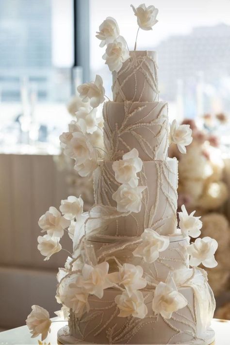 Sweet Bloom Cakes, Off White Wedding Cake, Bakery Quotes Inspiration, Luxury Wedding Cakes, Engagement Cake Designs Unique, Wedding Cake Neutral, Bakery Quotes, Luxury Wedding Cake Design, Fancy Wedding Cakes