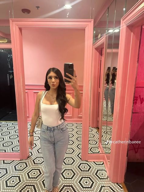 Outfit Ideas Fresitas, Cute Outfits With Mom Jeans, Outfits With Mom Jeans, Girly Style Outfits, Mom Jeans Outfit, Latina Fashion Outfits, Latina Fashion, With Mom