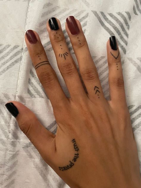 Dot Finger Tattoos For Women, Tatoo Fingers Girl, Native Finger Tattoos For Women, Handpoke Finger Tattoo, Finger Dot Tattoo Meaning, Tattoo Manos Mujer, Minimalist Hand Tattoos For Women, Mini Tat Ideas, Finger Tats For Women