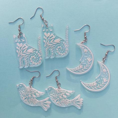 Laser-Cut Clear Acrylic Kitty Folk Earrings Laser Engraved Earrings, Shrinky Dink Jewelry, Shrinky Dink Earrings, Laser Cut Necklace, Shrink Plastic Jewelry, Laser Cut Wood Crafts, Laser Cut Jewelry, Laser Cut Earrings, Cut Earrings