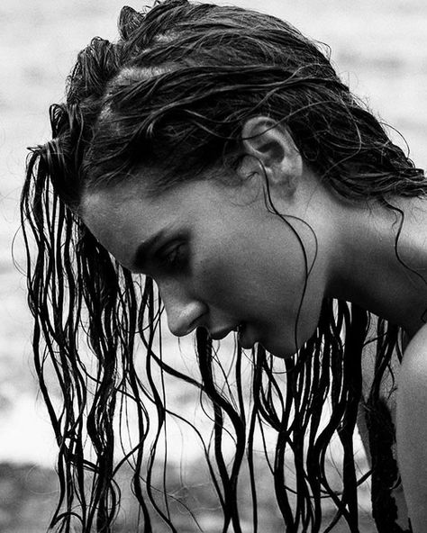 You ever give likes away as if they are gold Photos Black And White, Fashion Model Poses, Photographie Portrait Inspiration, Beach Shoot, Beach Portraits, Photoshoot Themes, Black And White Portraits, Beach Photoshoot, Love Pictures