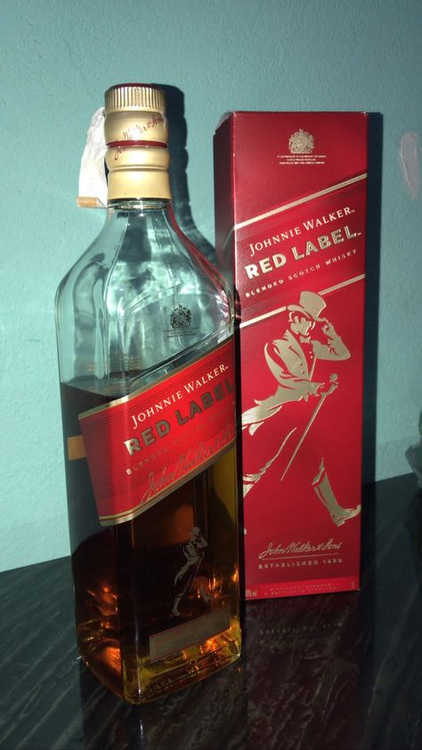 Red Label Whiskey Snapchat, Red Label Snap, Bira Beer, Best Facebook Profile Picture, Red Bull Drinks, Johnnie Walker Red Label, Boy Snaps Pic, Alcoholic Drinks Pictures, Party Night Club Aesthetic