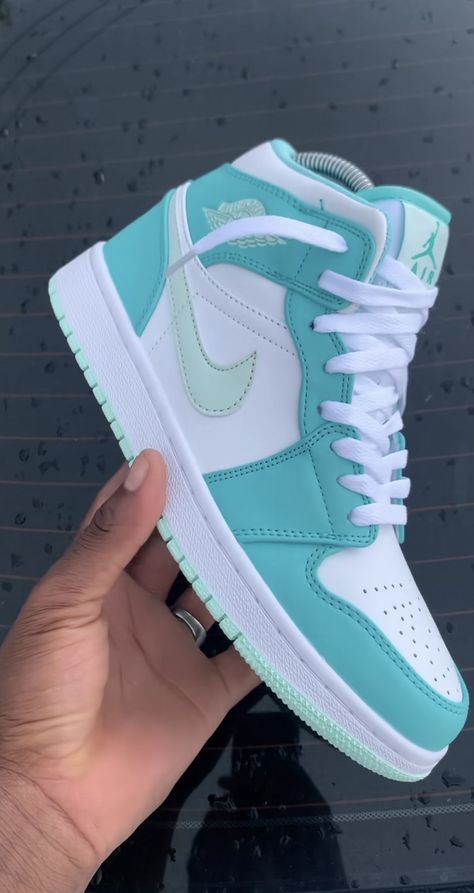 Cool Shoes Women, Shoes For Women Nike, Basketball Shoes Women's, Nike Dunks Outfit, Shoes Sneakers For Women, Trendy Shoes For Women, Wallpaper Nike, Dunks Outfit, Nike Shoes Women Fashion