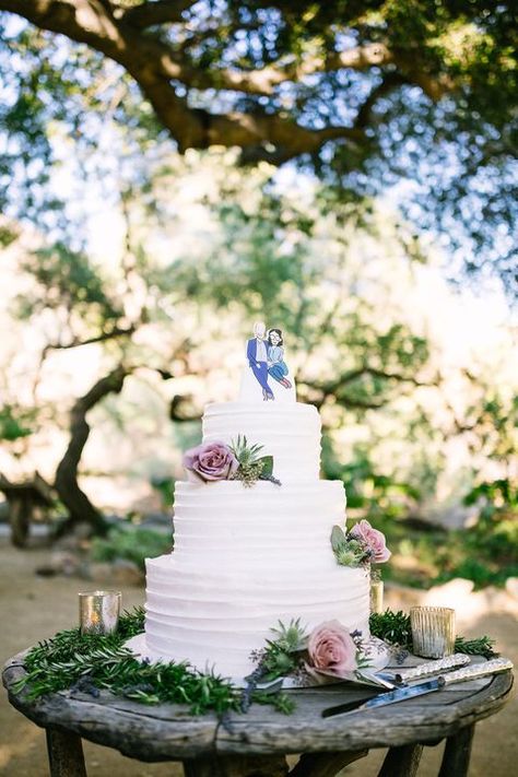 outdoor wedding cake Outdoor Wedding Cake, Garden Concept, Wedding Cake Display, Cake Tables, Pretty Wedding Cakes, Wedding Lounge, Garden Weddings Ceremony, Garden Weddings, Ceremony Seating