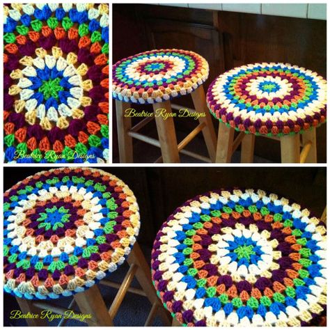 Great Granny Rounds Stool Cover... Free Pattern Review! - ............Beatrice Ryan Designs............ Granny Mandala, Stool Cover Crochet, Mandala Collage, Bar Stool Covers, Cushion Cover Pattern, Crochet Cushion Cover, Crochet Motif Patterns, Stool Covers, Mandalas Drawing