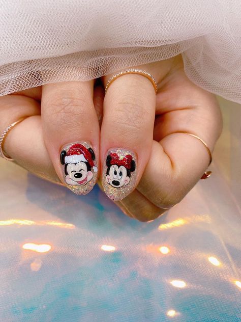 Minnie Christmas Nails, Mickey Mouse Christmas Nails, Disney Christmas Nails Design, Nail Noel, Disney Christmas Nails, Minnie Mouse Nails, Mickey Nails, Solid Color Nails, Nail Drawing