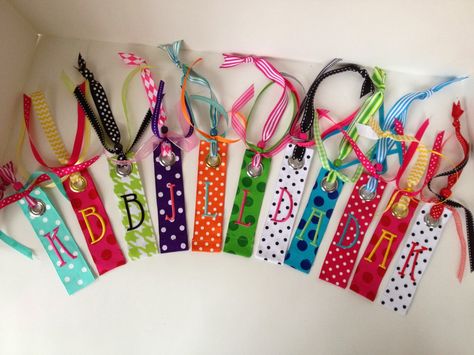 Luggage Markers Ideas, Ribbon Bag Tags Diy, Luggage Identifiers Ideas Diy, Diy Luggage Tags, Luggage Tags Diy, Learning Board, Ribbon Ideas, Diy Luggage, Tags Diy