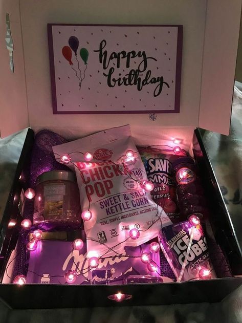 Bf Basket, Purple Basket, Diy Gifts For Girlfriend, Diy Best Friend Gifts, Anniversaire Diy, Bday Gifts, Bff Birthday Gift, Bff Birthday, Cute Gifts For Friends