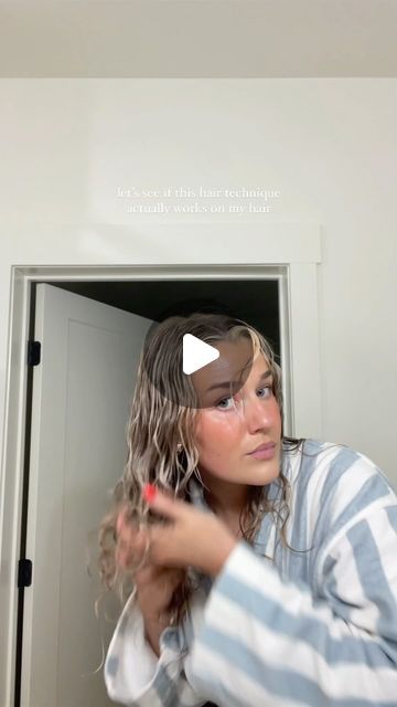 reagan ᵕ̈ on Instagram: "SPEECHLESS at this hair technique, am I in the curly girl hair club? Tutorial from @oliviadaytonn 🎀✨ #wavyhairtutorial #hairstylevideo #wavyhair" Scrunched Hair, Wavy Hairstyles Tutorial, Hair Techniques, Curly Girl, Hair Videos, Wavy Hair, Girl Hairstyles, Hair