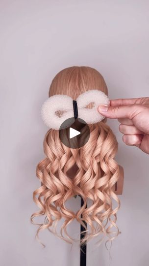 Sock Bun Curls, Easy Curled Hairstyles, Scarf Hacks, 2 Ponytails, Hair Up Do, Messy Bun Updo, Donut Bun Hairstyles, Donut Hair, Ribbon Curls