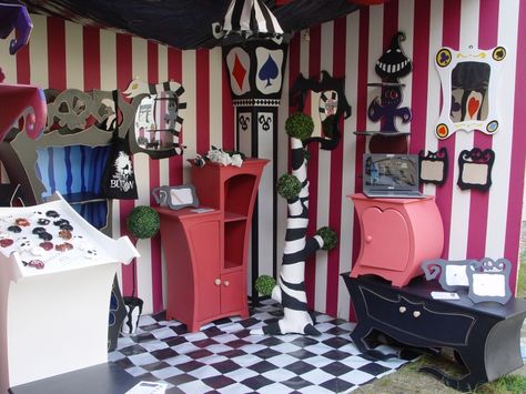 Alice And Wonderland Bedroom, Alice In Wonderland Room Decor, Tim Burton Room, Wonderland Room Decor, Alice In Wonderland Interior Design, Alice In Wonderland House, Alice In Wonderland Furniture, Alice In Wonderland Home Decor, Wonderland Furniture