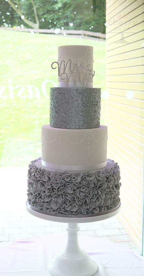 Grey And White Wedding Cake, Silver Wedding Anniversary Dress, Grey And White Wedding Theme, Grey Wedding Cakes, Silver Wedding Anniversary Decorations, Wedding Cake Silver, Grey Wedding Cake, Silver Wedding Anniversary Cake, Silver Wedding Reception