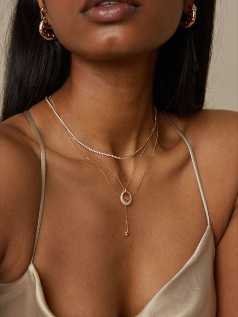 Dainty Jewelry Black Women, Black Outfit Gold Jewelry, Saint Aesthetic, La Aesthetic, Jewelry Mood Board, Preppy Style Summer, You're Invited, Jewelry Fashion Trends, Classy Jewelry