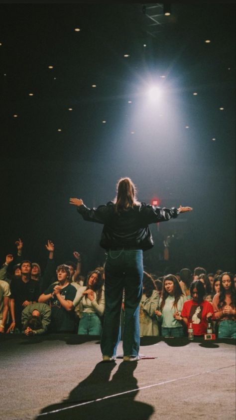 Woman Pastor Aesthetic, Worship Outfit Leading, Female Pastor Aesthetic, Pastors Wife Aesthetic, Preaching Aesthetic, Power Women Aesthetics, Woman Preaching, Pastor Aesthetic, Women Preaching