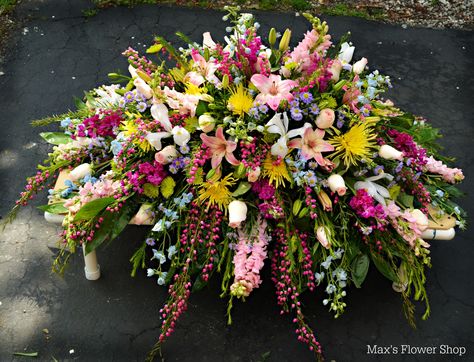 Mixed spring casket spray designed by Max's Flower Shop. Spring Headstone Arrangement, Headstone Flower Arrangements Saddles, Spring Casket Spray, Florist Van, Headstone Flowers, Easy Garden Ideas Landscaping, Casket Spray, Casket Flowers, Easter Flower Arrangements