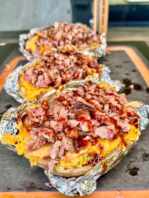 Bbq Brisket Baked Potato, Brisket Sweet Potato, Brisket Baked Potato Recipes, Loaded Baked Potato Bar Ideas, Loaded Bbq Baked Potato, Bbq Stuffed Baked Potatoes, Bbq Loaded Baked Potato, Brisket Stuffed Baked Potatoes, Brisket Brunch Ideas