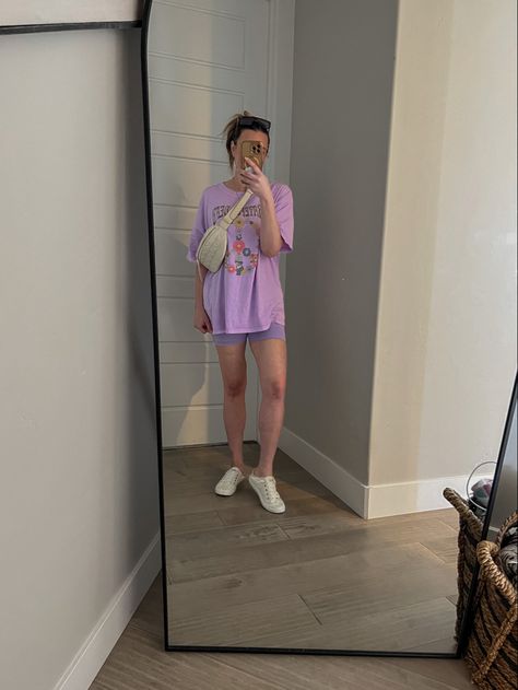 Woman wearing lilac biker shorts and oversized Grateful Dead shirt with bum bag and sneakers for a casual everyday look Biker Shorts Outfit Casual, Shorts Outfit Casual, Bike Shorts Outfit, Lavender Outfit, Biker Shorts Outfit, Stylish Work Attire, Purple Outfits, Shorts Outfit, Comfy Fashion