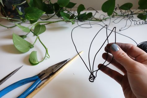 How To Make Wire Flowers Tutorials, Making Wire Flowers, How To Make Wire Flowers, Diy Angle Wings, Wire Flowers Tutorial, Wire Flower Tutorial, Wire Flowers Diy How To Make, Wire Flowers Diy, Wire Art Diy