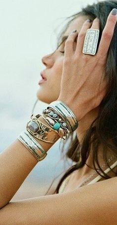 Untitled Stile Hippie Chic, Wearing Bracelets, Trendy Jewerly, Bohemian Jewellery, Jewelry Photoshoot, Jewelry Model, Jewelry Photography, Cute Bracelets, Bohemian Jewelry