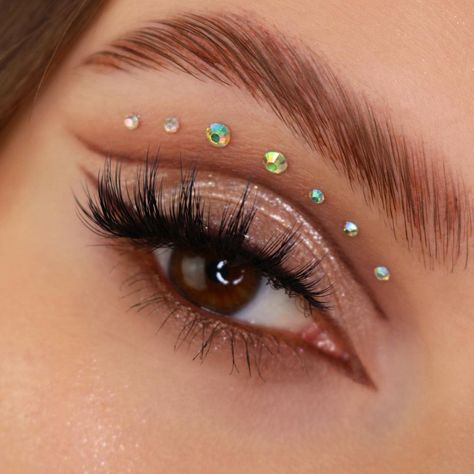 Jewel Makeup, Party Makeup Tutorial, Gem Makeup, Rock Makeup, Rhinestone Face, Festival Make Up, Concert Makeup, Party Makeup Looks, Rhinestone Makeup